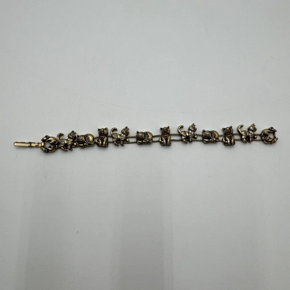 Vintage Avon Gold Tone Sliding Cat Charm Bracelet Rhinestone Red Heart Marked SP